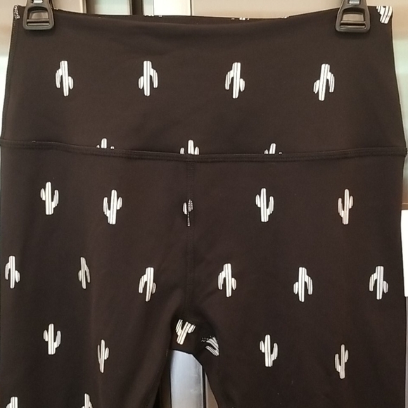 💕BEYOND YOGA💕 Cactus High Waisted Midi Legging Medium M NWT - Picture 4 of 16